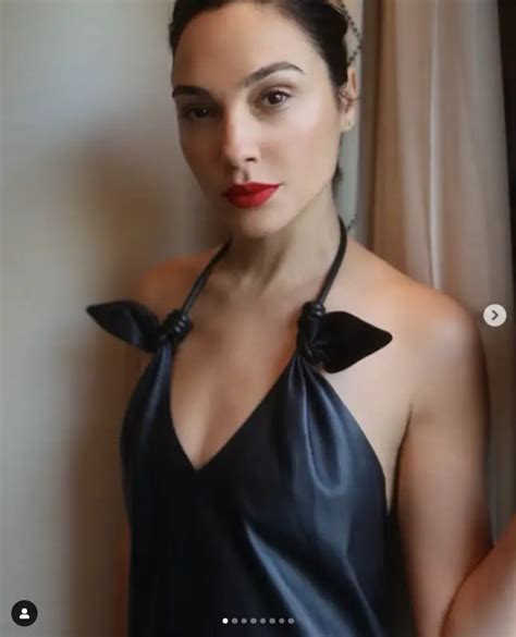 gal gadot hot pics|Gal Gadot shows off enviable physique in sheer dress。